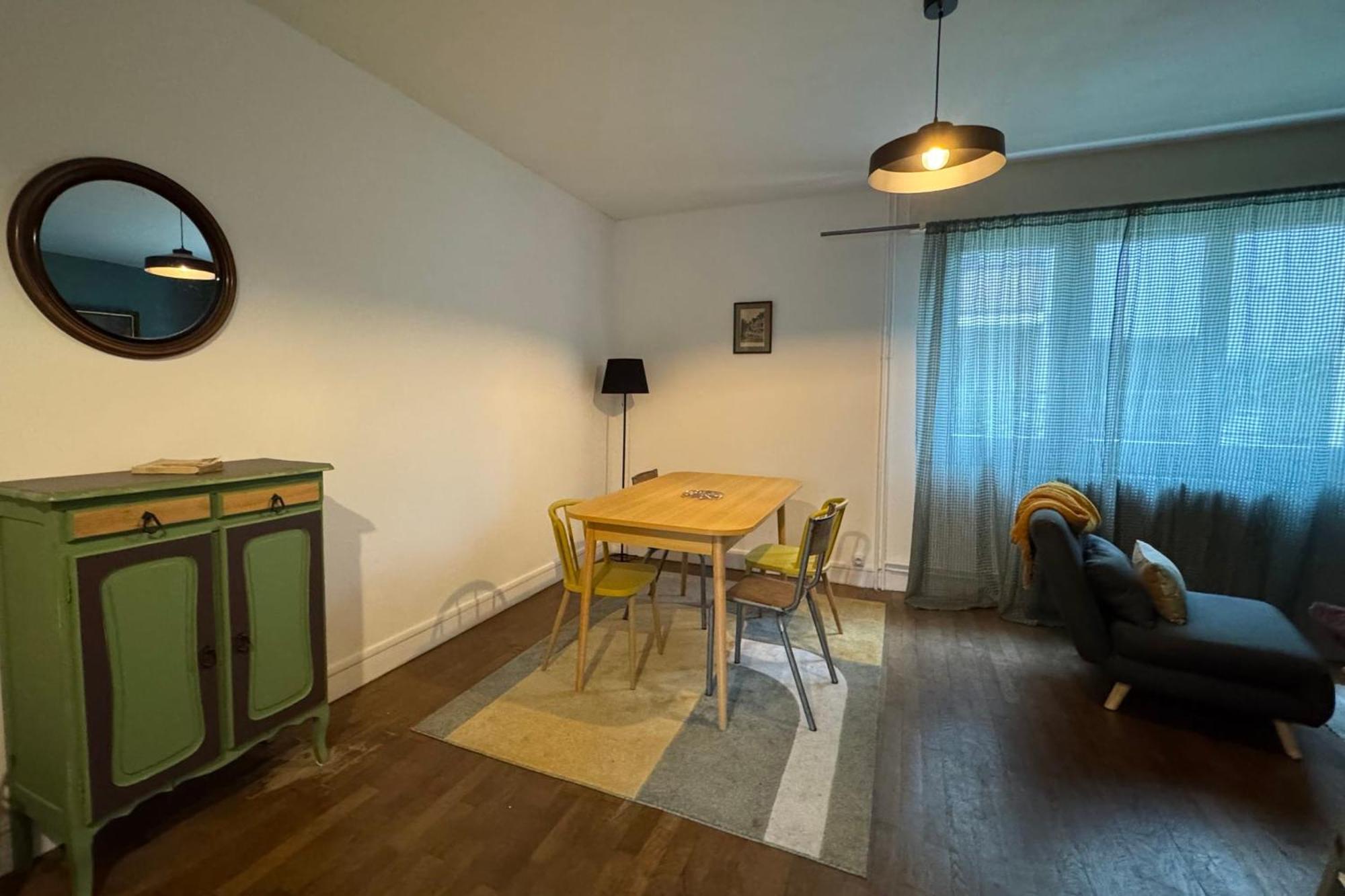 Charming 44m Near Downtown